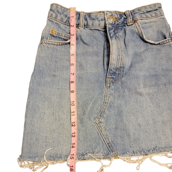 Top Shop demin distressed skirt - Picture 3 of 5